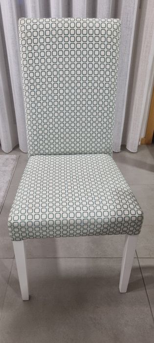 Conjunto de Cadeiras + Puffs