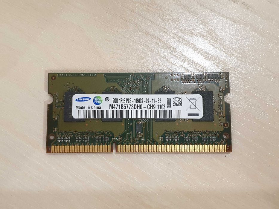 Оперативна пам'ять Samsung DDR3 на 2 GB для ноутбука SO-DIMM 1333 MHz