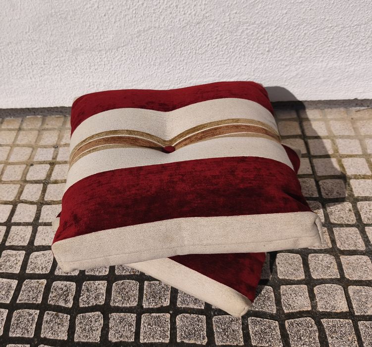Almofas em Veludo e Linho Grosso Decorativas  50x50.