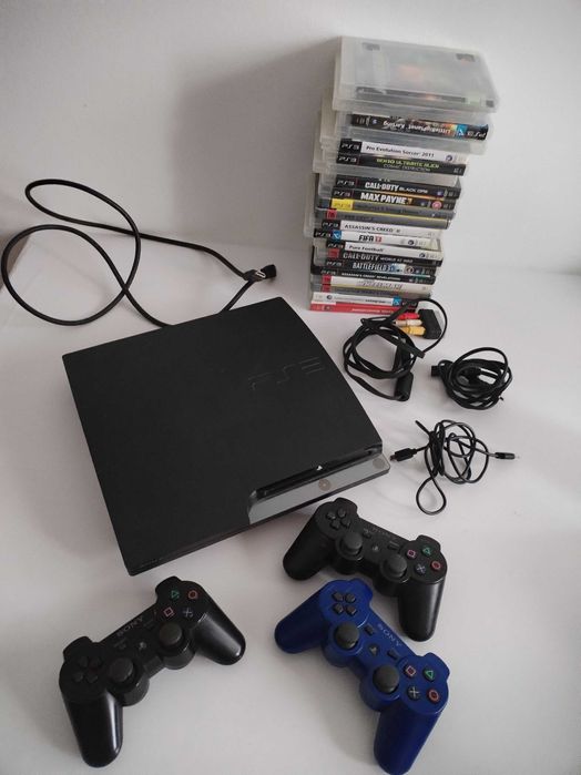 Vendo PlayStation 3 com comandos e jogos