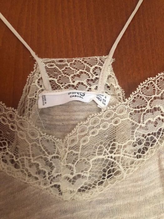 Top de alças com renda da Mango