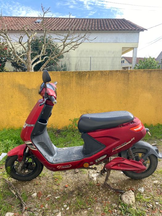 Scooter elétrica semi nova