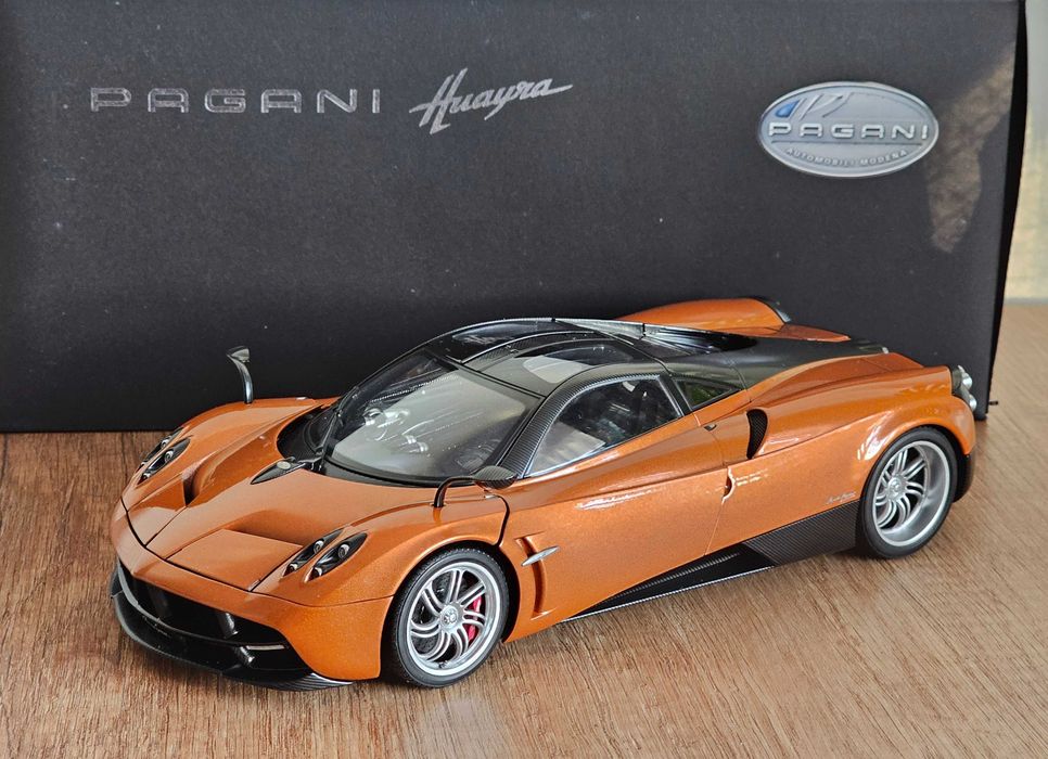 Pagani Huayra 2011 Autoart 1:18