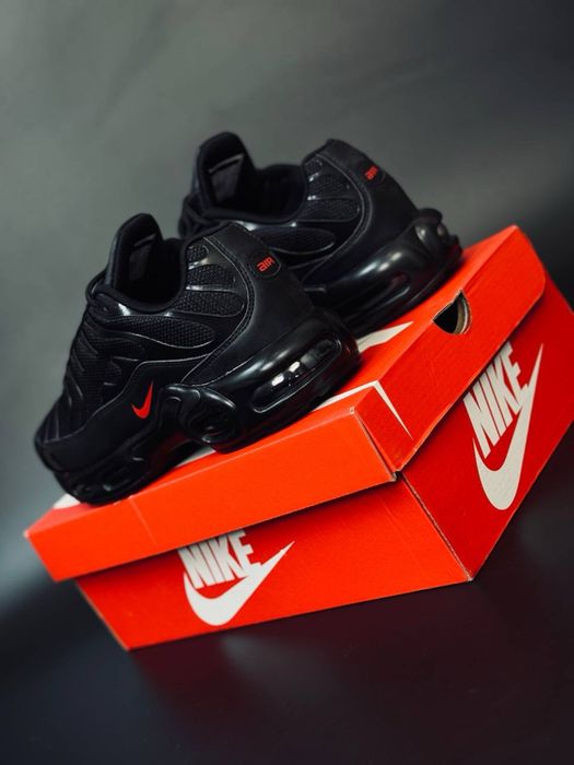 Чёрные красовки мужские / Стильные черные мужские Nike Air max Tn 95 Black / найк аир мах тн 95 / найки теен осень !