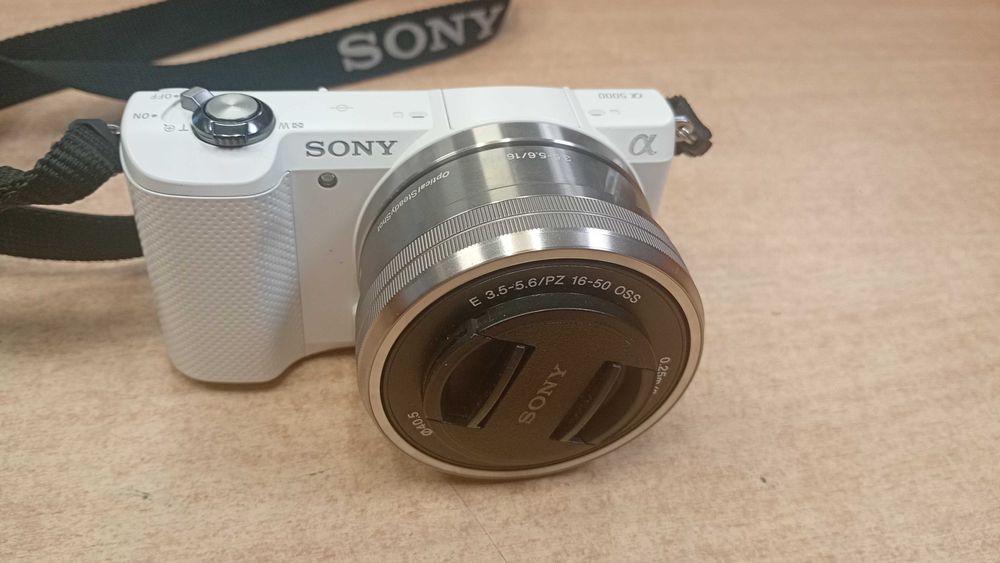 Aparat cyfrowy Sony A5000 +obiektyw SELP 1650 -Komis MADEJ Dębica