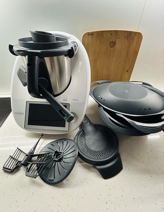 Bimby TM6 com acessórios e mala transporte