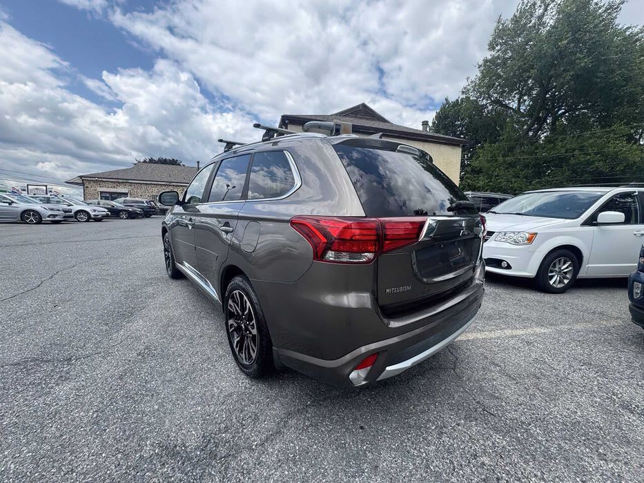Mitsubishi Outlander Phev      2018