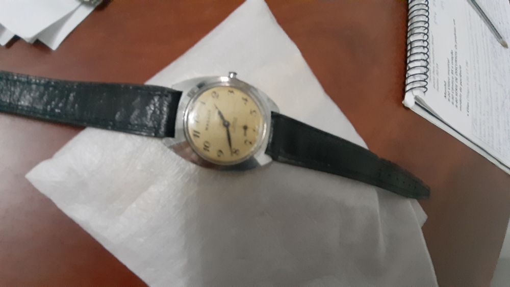 Relógio de pulso, antigo e a funcionar