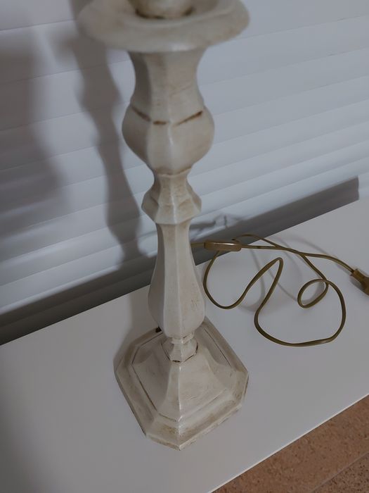 Pe de candeeiro pintado à mão