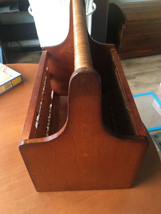 gazetownik drewniany