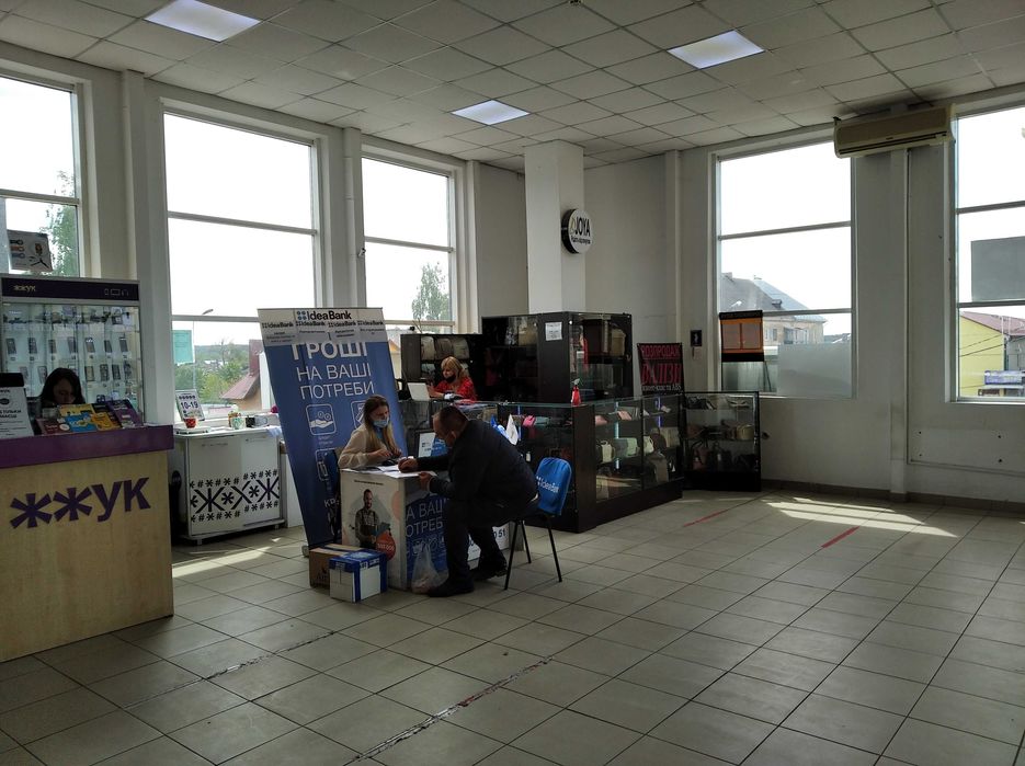 Яворів. Оренда приміщення в ТЦ АТБ. 37м, 18м. Вигідно, власник. 2 пов.