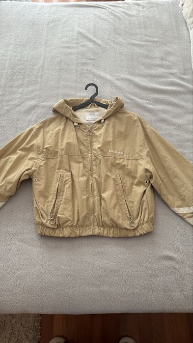 Casaco (impermeável) Bershka com carapuço