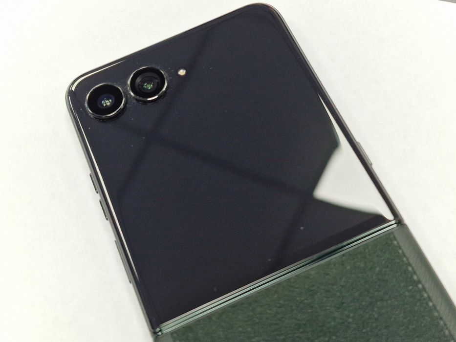 MOTOROLA RAZR 60 ULTRA/ 16GB/ 512GB/ Pantone Scarab/ Grade A- + ładowa