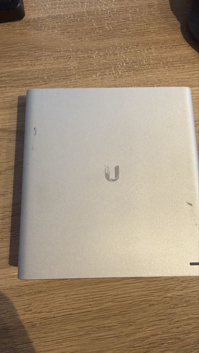 Unifi Cloud Key Gen 2 + APs