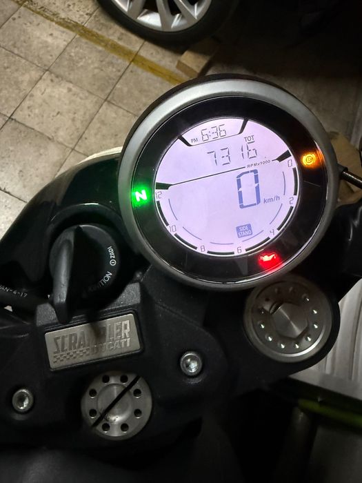 DUCATI SCRAMBLER CAFÉ RACER 2017 com 7.000 km. Já foi estrela de televisão. Agora pode ser tua.