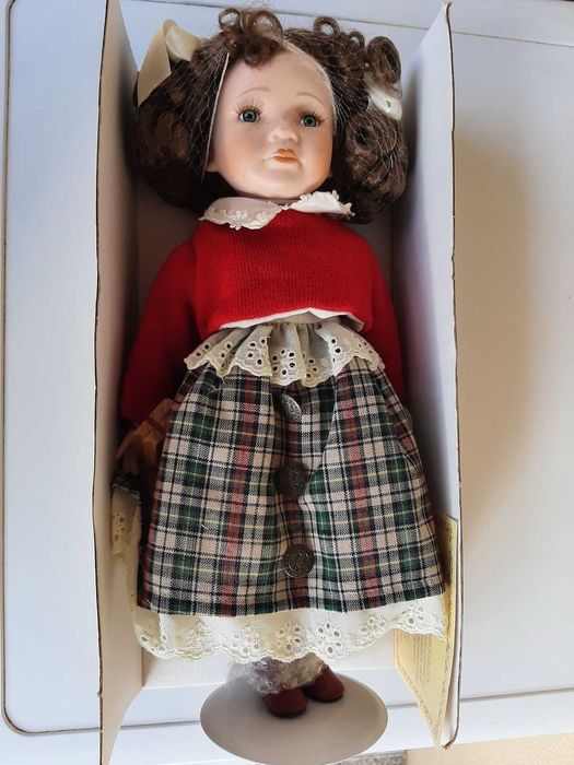 Boneca de Porcelana “Molly” – Coleção Leonardo – Modelo LP2055