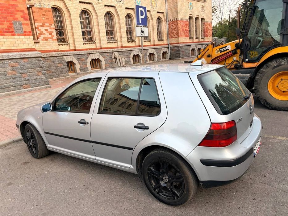 Продам Volkswagen Golf 1.6.