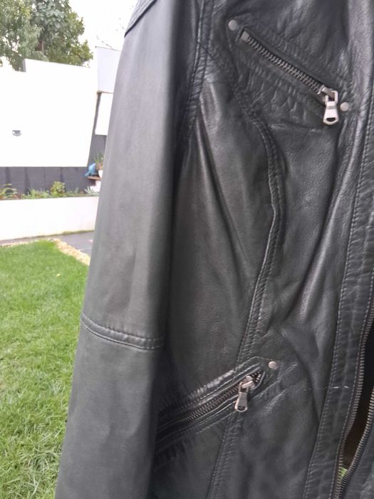 Casaco de pele curto em verde