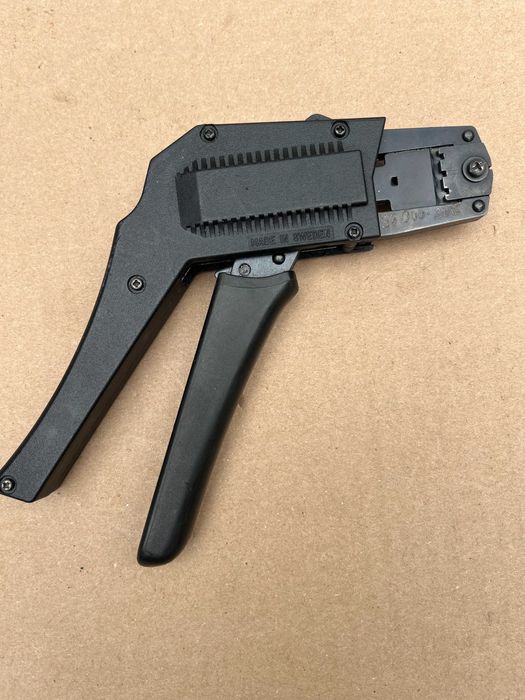 Zaciskarka do złączek Molex 69008