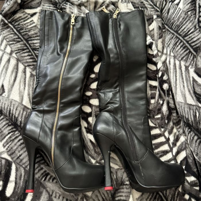 Kozaki na wysokim obcasie i platformie love moschino rozmiar 38 czarne