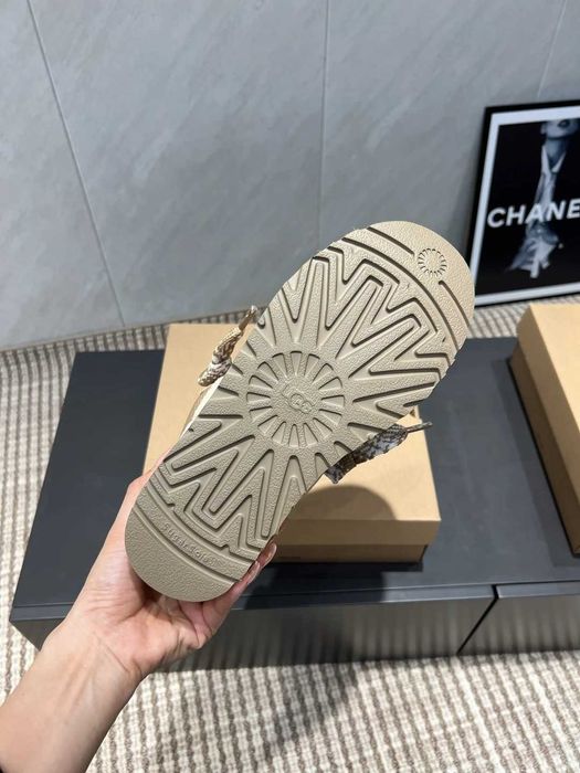 UGG Lowmel Sand r.38