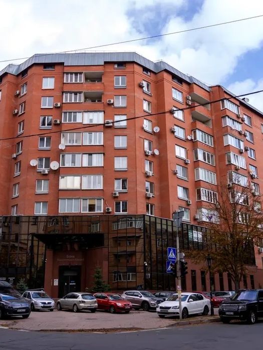Паркомісце в паркінгу