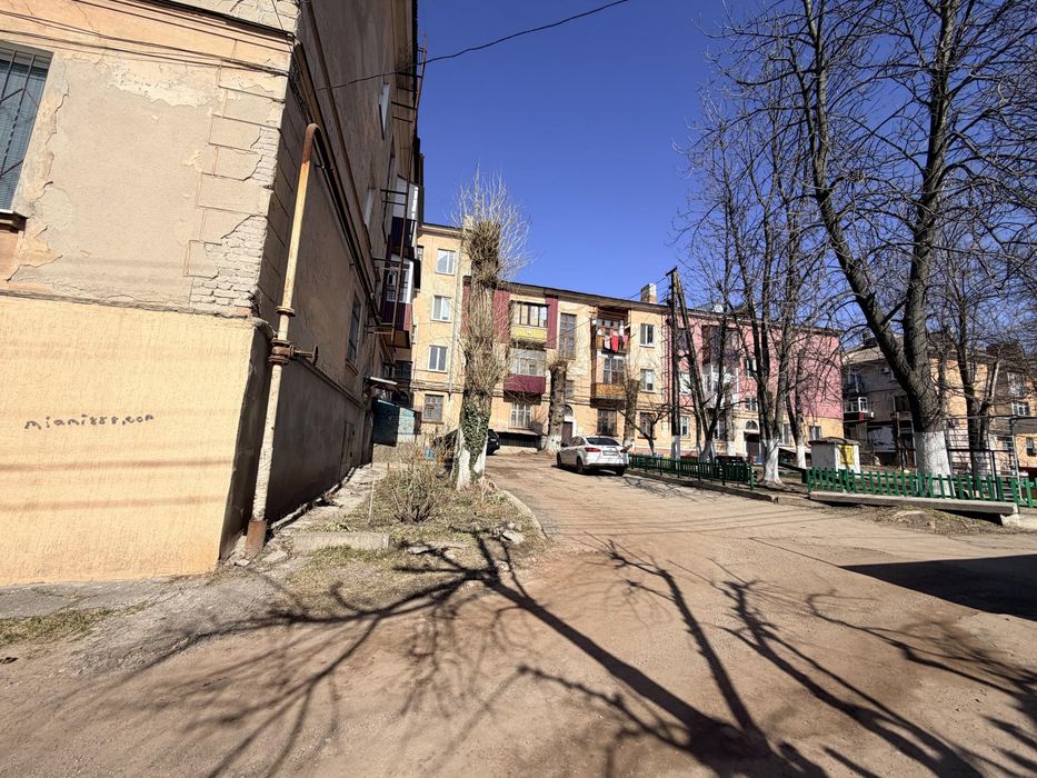 Продаж не великого нежитлового приміщення. "Гірник".