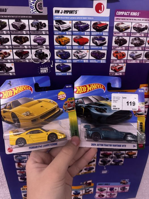 Hot wheels Ferrari F40 Competizione/2024 Aston Martin Vantage GT3 Хот вилс Феррари/ Астин мартин