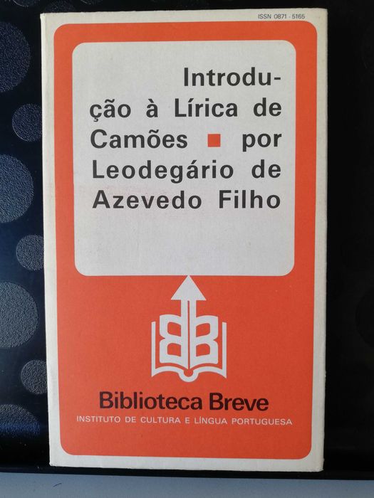 Introdução à lírica de Camões - Leodegário de Azevedo Filho