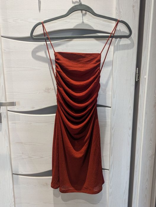 Sukienka mini bez pleców Pull&Bear na lato XS