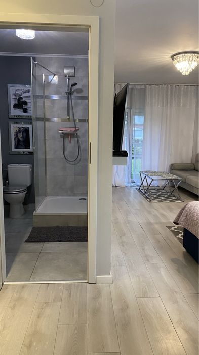 Nowy apartament przy plazy Sopot nocleg piękny standard balkon pokój