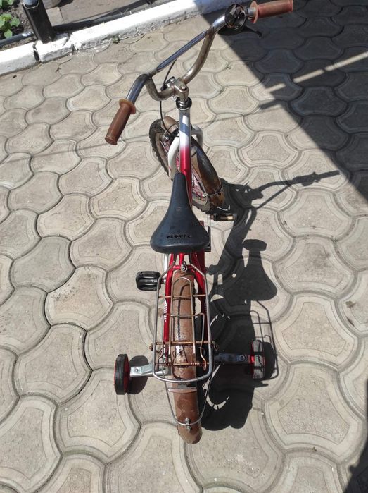 Дитячий велосипед.