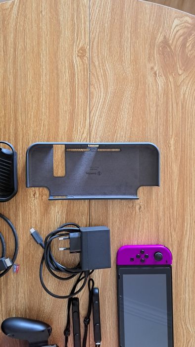 Nintendo Switch (completa com acessórios e caixa)