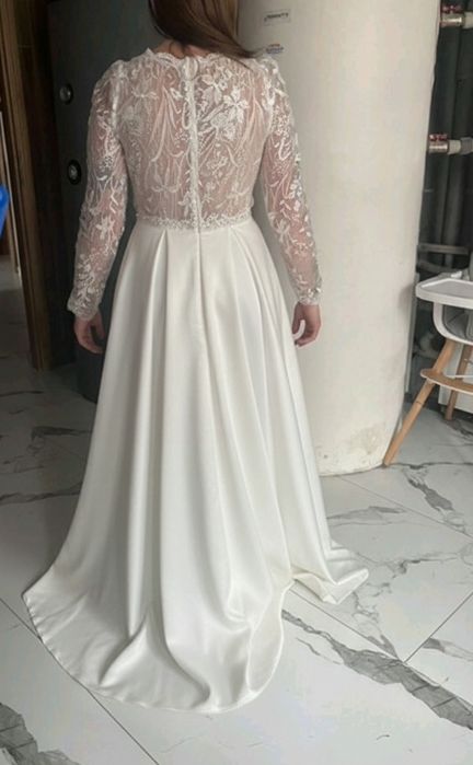 Suknia ślubna satynowa koronka długi rękaw tren księżniczka rozporek