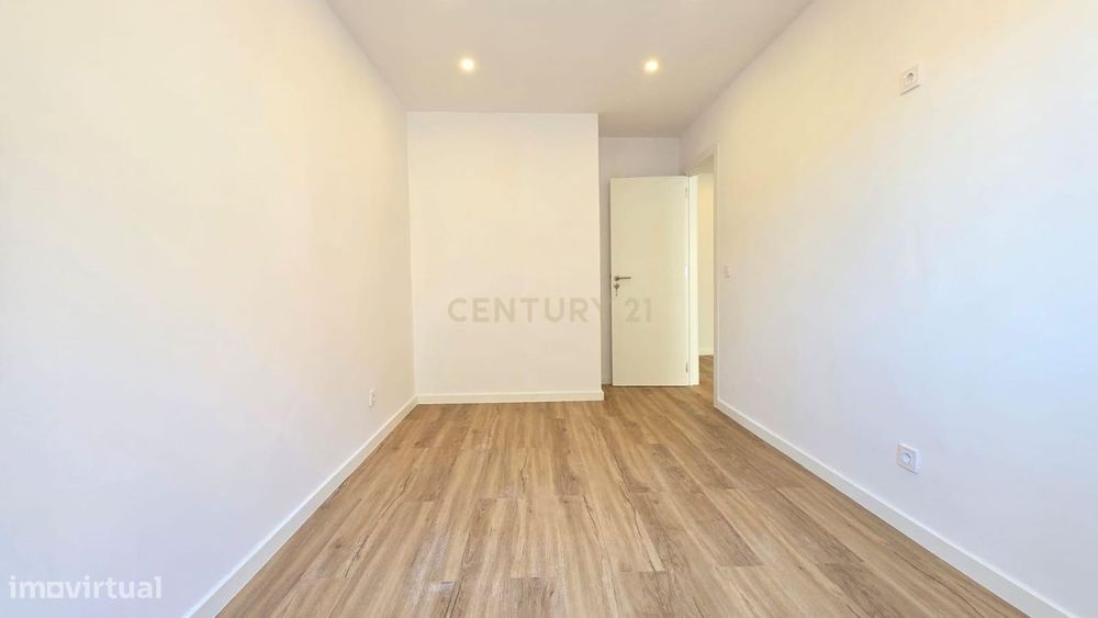 T2 | 1º andar | totalmente remodelado | 66 m² | Encosta do Sol