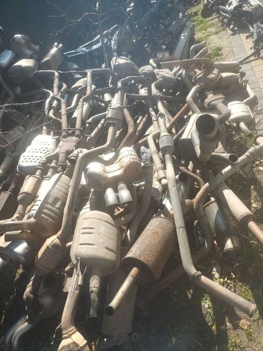 Глушитель вихлопна система марки авто в описі