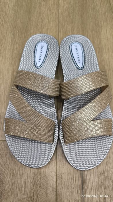 Połyskujące klapki na szerszą stopę, roz. 39