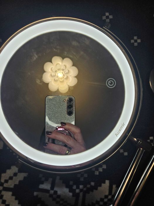 Lustro podswietlane,sciana