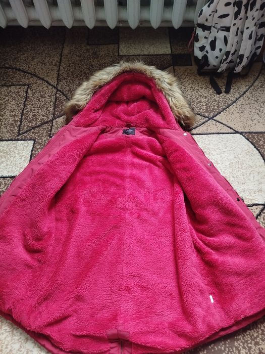 Парка, червона , зима