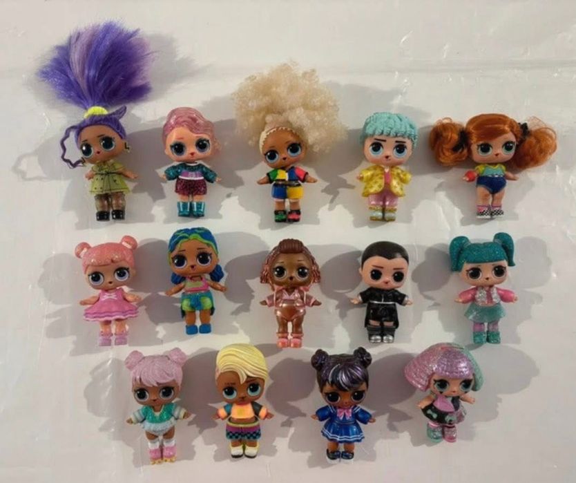 Expositor e bonecas LOL
