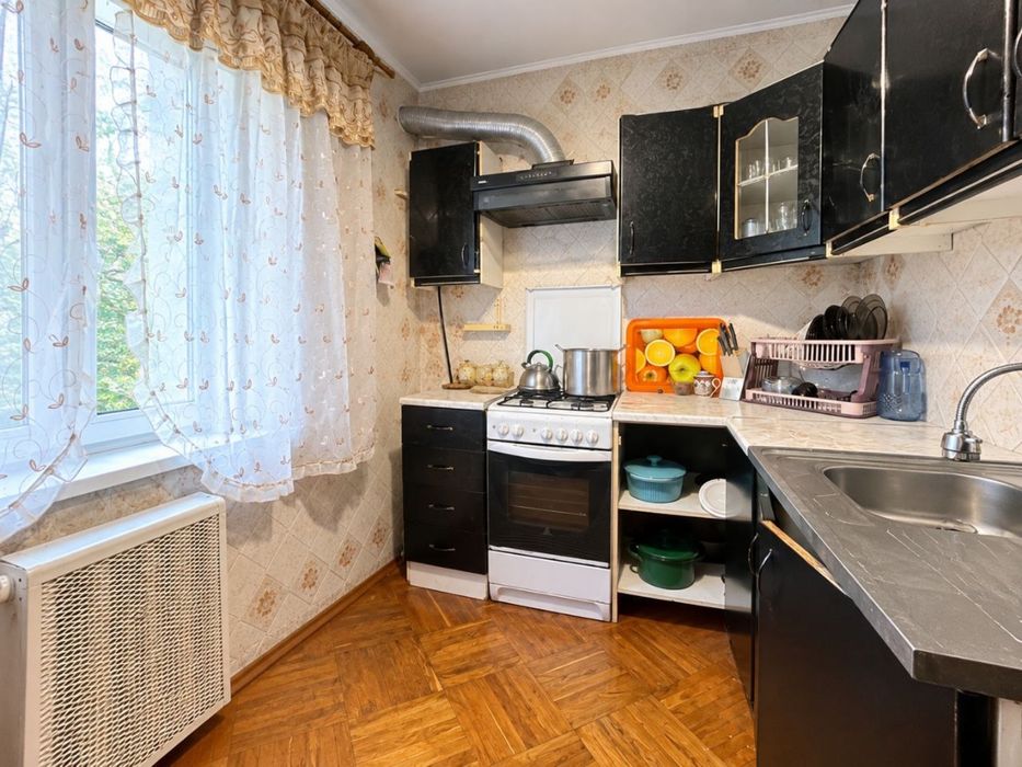 Продаж квартири, м. Українка, Соснова, 4