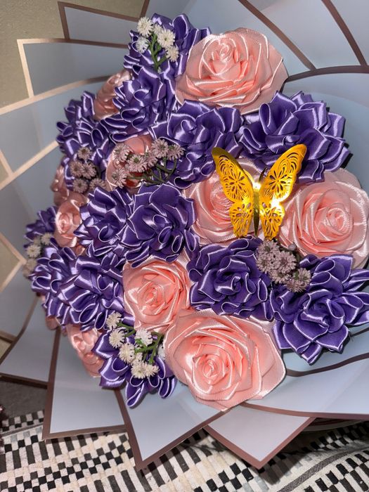 Букети з атласних квітів