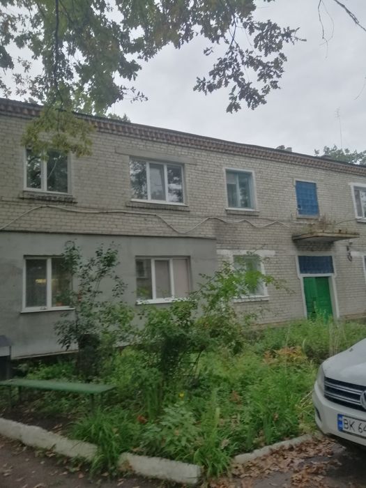 Продам трикімнатну квартиру с. Іванчі Володимирецький р.