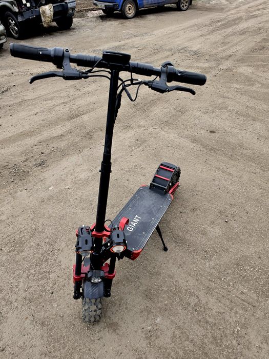 Самокат Giant M11 PRO Outlander