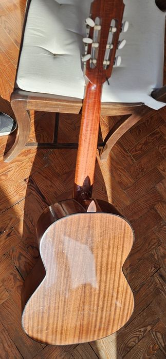 Guitarra admira Juanita