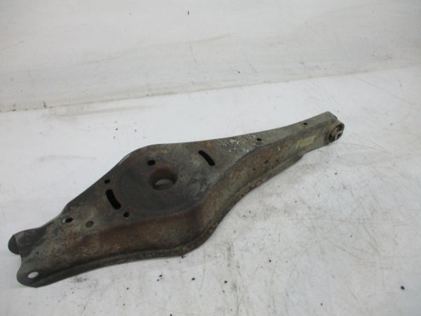 Braço de suspensão trás esquerdo VOLKSWAGEN Golf V (1K1)