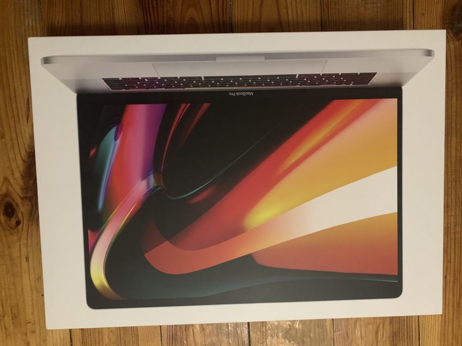 Продам Macbook pro 15 , 8/256гб