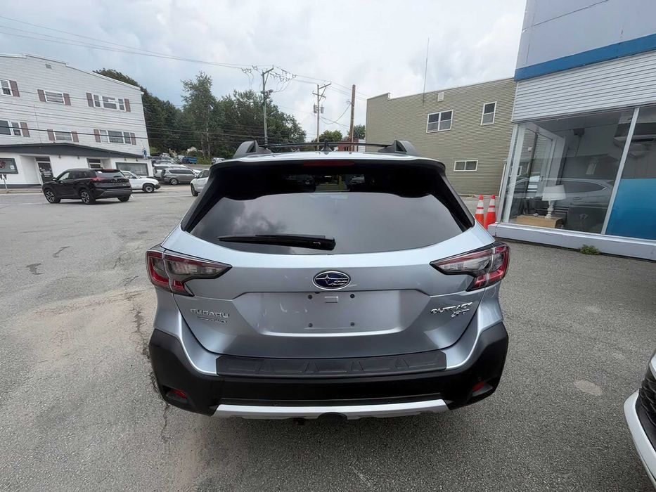Subaru Outback      2024