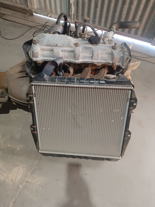Motor - Toyota Hilux 2.4d + caixa 4 velocidades