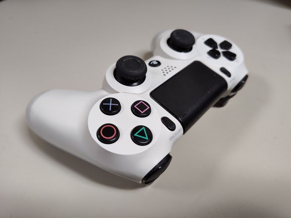 KONSOLA PS4 SLIM 512 + PAD + Okablowanie + 2 Gry